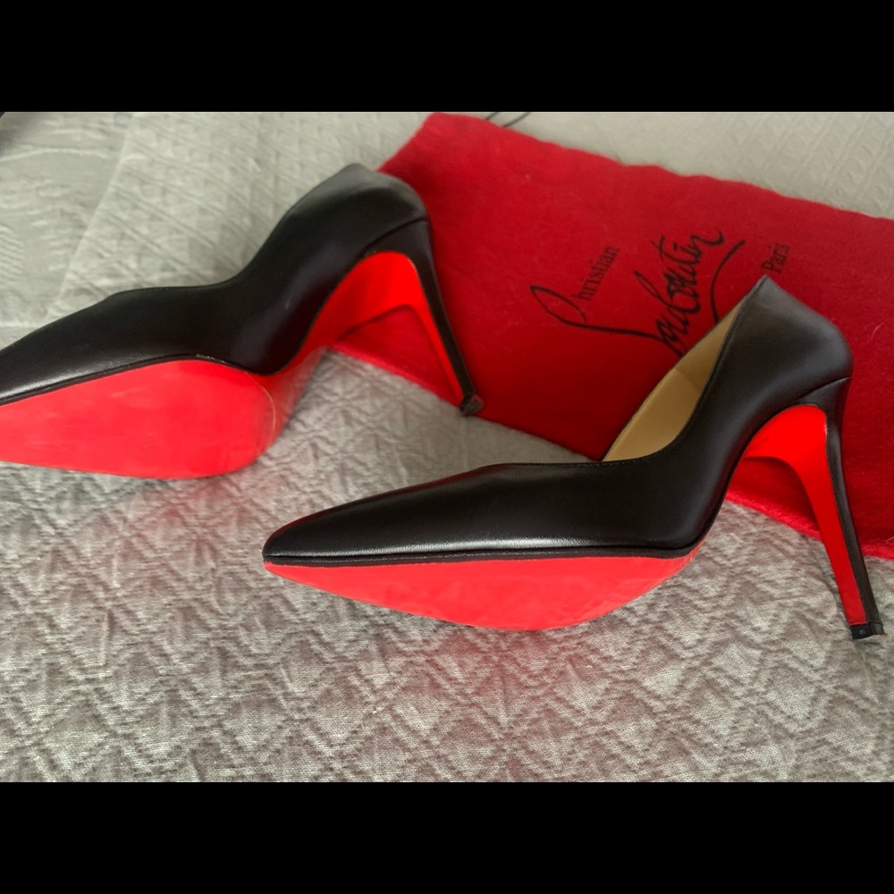 38 Christian Louboutin Pumps